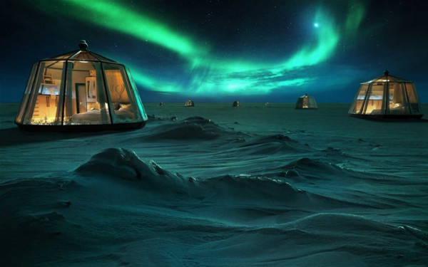 أكواخ زجاجية لمشاهدة أضواء القطب الشمالي بسعر خيالي لليلة واحدة