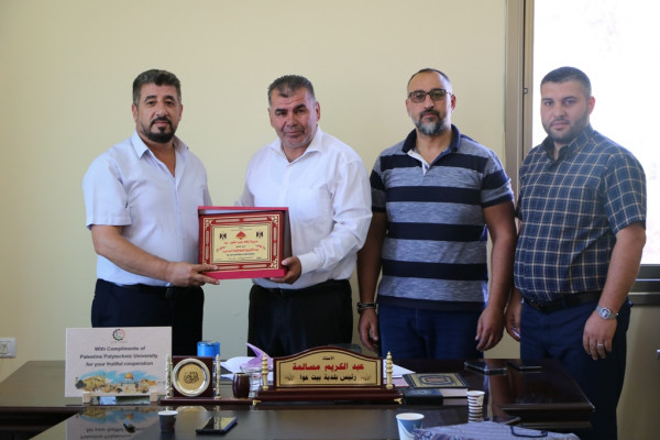 رئيس بلدية بيت عوا يستقبل مدير الأوقاف د. ناصر دودين