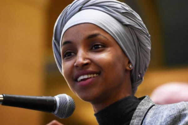 نائبة أمريكية مسلمة تُحذر من حرب لا نهاية لها مع إيران