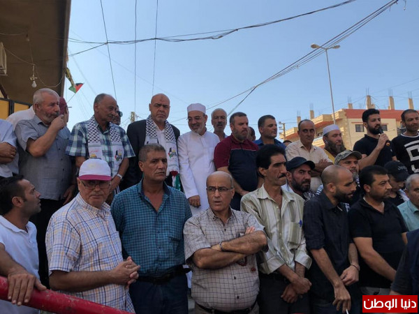 وقفةٌ احتجاجيّةٌ في مخيم نهر البارد رفضاَ لإجراءات وزارة العمل اللبنانية
