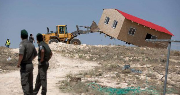 الاحتلال يجرف مساحات واسعة من أراضي قرية حجة في قلقيلية