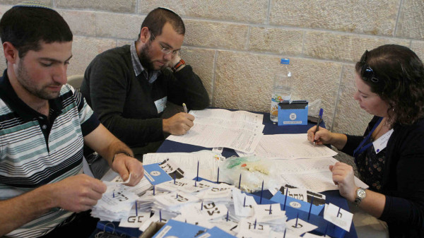استمرار عملية فرز الأصوات بالمظاريف المزدوجة بالانتخابات الإسرائيلية