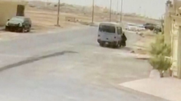 شاهد: دهس طالبة في السعودية بطريقة مروعة بحافلة مدرستها