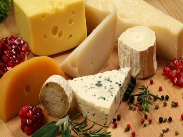تناول الجبن يومياً يحمي أوعيتك الدموية من التلف   9998992700