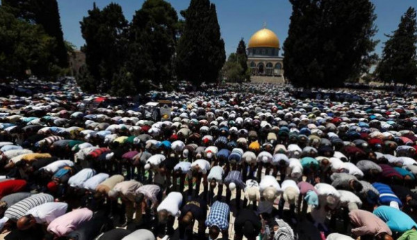 45 ألف فلسطيني يصلون الجمعة في رحاب المسجد الأقصى