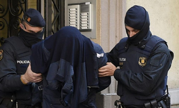 السلطات الإسبانية تعتقل تسعة كتالونيين انفصاليين