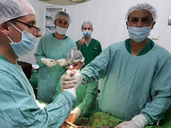 طاقم طبي بمستشفى الأوروبي يُجري عمليات نادرة في جراحة الأوعية الدموية