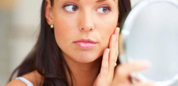 ليس السكّر ولا الشمع ولا اللايزر.. تخلصي من شعر الوجه بهذه الطريقة