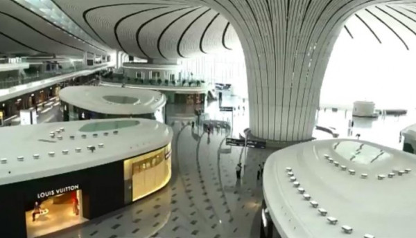 صممته مهندسة عراقية.. جولة في مطار بكين الجديد أحد أكبر المطارات بالعالم