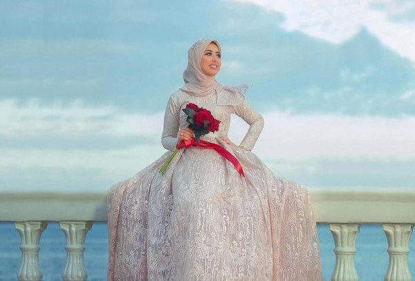 الطريقة الصحيحة لاختيار فستان الخطوبة للعروس المحجبة
