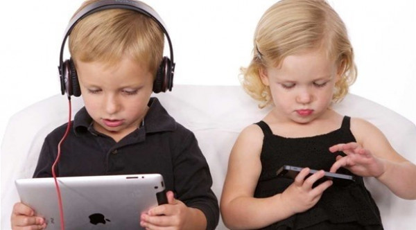 ألعاب الهواتف الذكية غير مناسبة للأطفال 9998995262