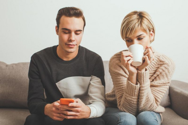 5 أسباب نفسية للمبالغة في الغيرة الزوجية