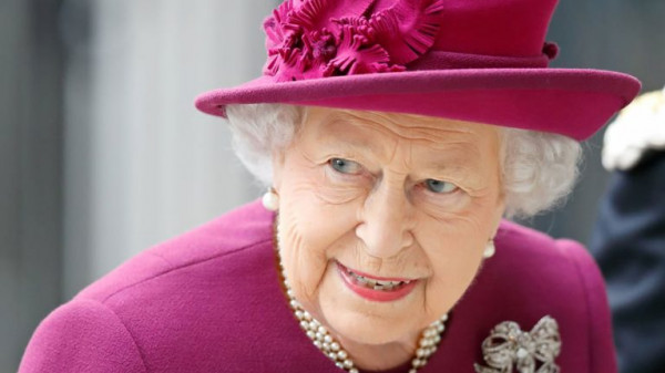 تعرّف على موهبة مثيرة لملكة بريطانيا "إليزابيث الثانية"