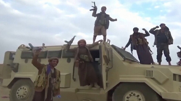 شاهد: إعلام الحوثيين يبث فيديو لـ"أسرى سعوديين"