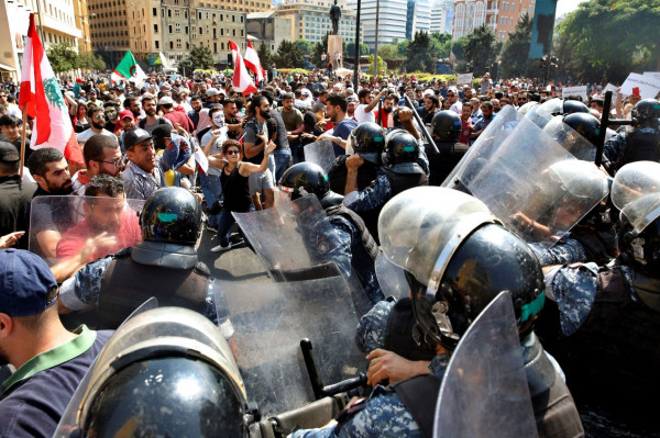 الأورومتوسطي: التعامل الأمني مع احتجاجات لبنان خرق واضح لمعايير حقوق الإنسان