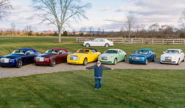 أمريكي يمتلك 12 سيارة "رولز رويس" وكل واحدة بلون خاص يحمل اسمه