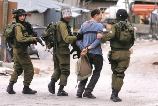 قوات الاحتلال تعتقل 12 فلسطينياً من مناطق مختلفة في الضفة