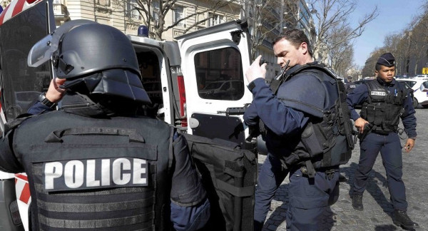 خمسة قتلى في هجوم بسكين على مقر شرطة في قلب باريس