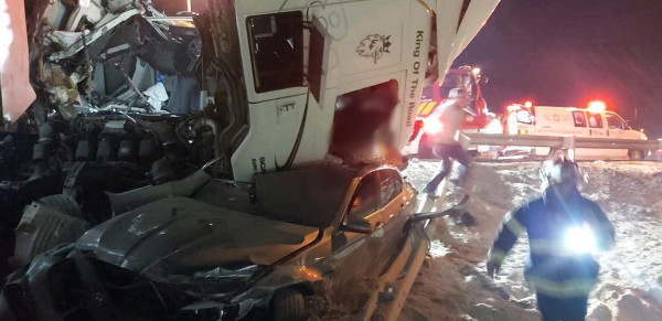 بالصور: مصرع سائق شاحنة في حادث سير مروع في النقب