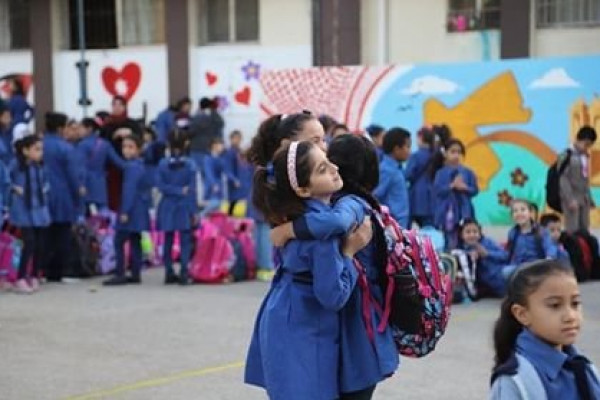 شاهد: لقطات غير عادية في مدارس الأردن بعد انتهاء اضراب المعلمين