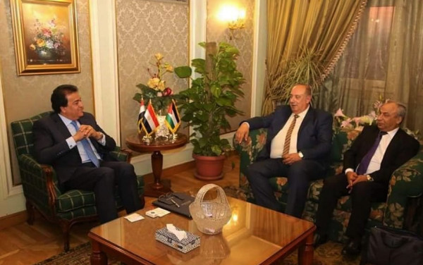 وزير التعليم العالي يتفق مع نظيره المصري على زيادة منح الطلبة الفلسطينيين