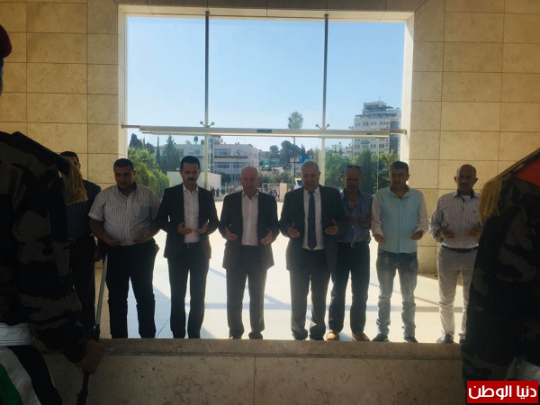 الجرايسي يضع اكاليل من الزهور على ضريحي الرئيس عرفات