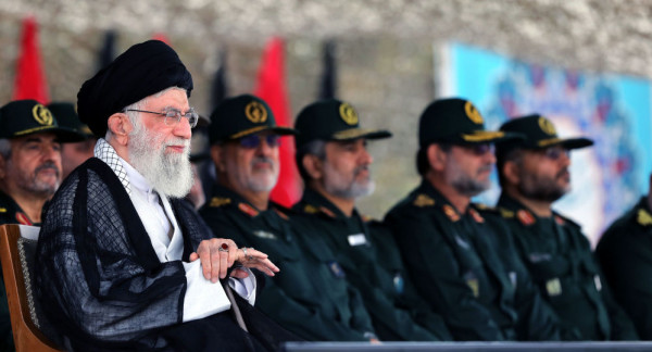 خامنئي يُهدد: سَيَندَم أي مُعتدٍ يُهاجم إيران