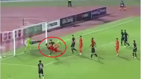 شاهد: هدف في الدوري التايلاندي على طريقة "كابتن ماجد" يسجل للاعبيْن