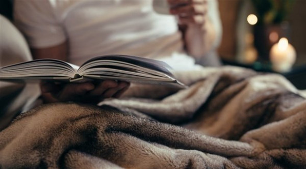 6 دقائق قراءة قبل النوم تخفّض التوتر