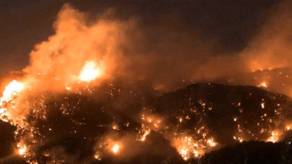 شاهد: الحرائق تُشعل لبنان بسبب الحرارة والرياح