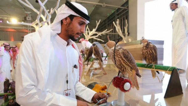 هكذا يختار مربو الصقور في السعودية أسماء طيورهم الجارحة