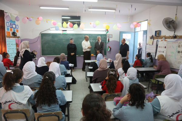 محافظ طولكرم يلتقي مع الطالبات والمعلمات المشاركات بدورة الخط العربي