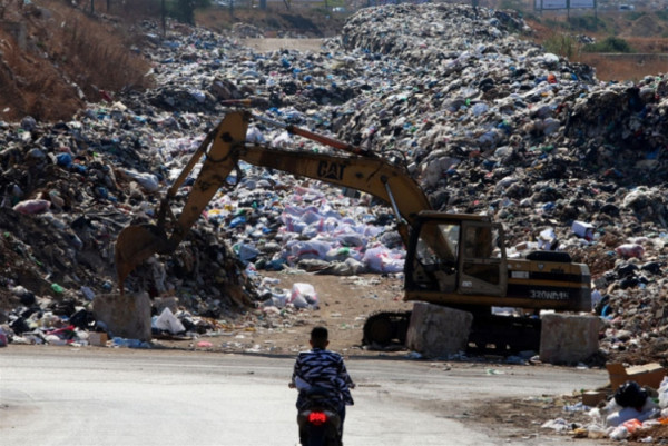 سرحان يستنكر الاعتداء الإسرائيلي على الطواقم العاملة بإزالة مكب النفايات شمال غزة