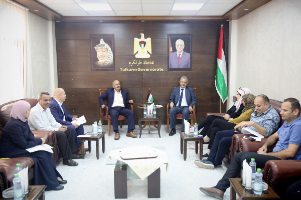 محافظ طولكرم عصام أبو بكر يجتمع مع ممثلي وسائل الإعلام
