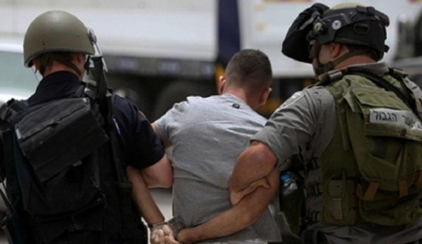 الاحتلال يعتقل شابين من القدس ويستدعي 6 آخرين