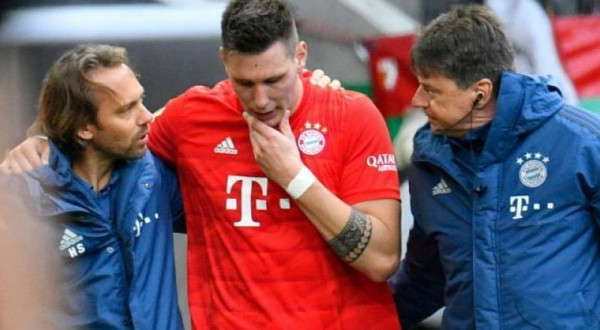 رئيس نادي بايرن ميونخ يبث خبراً حزيناً لعشاق كرة القدم الألمانية