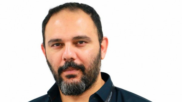 مُخرج سينمائي يعترف بتعرضه للاغتصاب على يد إعلامي شهير