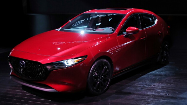 Mazda 3 الأسطورية تواصل تألقها في الأسواق