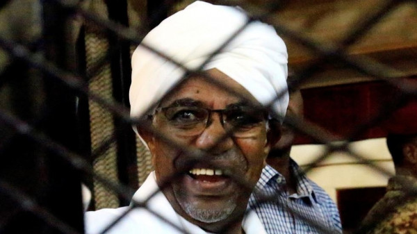 السودان تبحث تسليم عمر البشير للجنائية الدولية