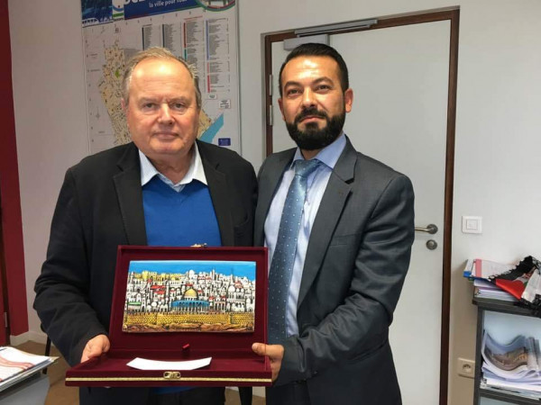 سفارة فلسطين لدى فرنسا تلتقي رئيس بلدية مدينة بيزون في الضاحية الباريسية