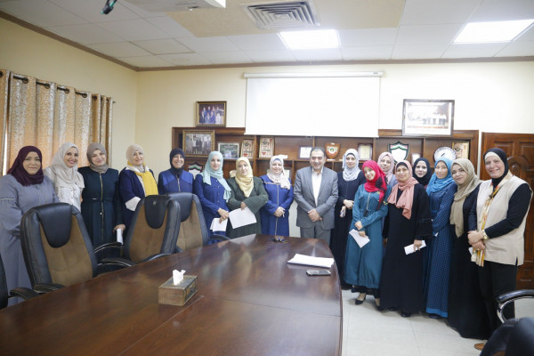 رئيس بلدية قلقيلية يلتقي موظفات البلدية بمناسبة يوم الوطني للمرأة الفلسطينية