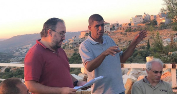 فلسطيني وإسرائيلي يشكلان "الحركة الإبراهيمية" بالخليل.. وفتح تُعلق