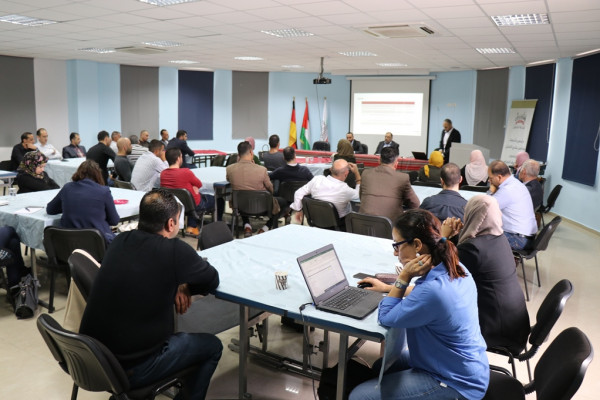 بلدية الخليل تحتضن ورشة عمل إطلاق منصة تبادل الخبرات في مجال (GIS)