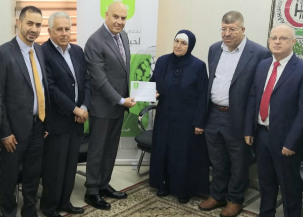 بنك القدس يُقدّم دعماً لمستشفى الأهلي