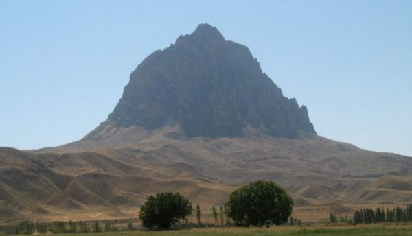 سفينة نوح مرت من هنا.. ماهي قصة جبل الأفاعي الغامض بأذربيجان؟