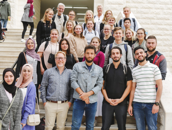 جامعة الخليل تستقبل وفد طلابي سويدي