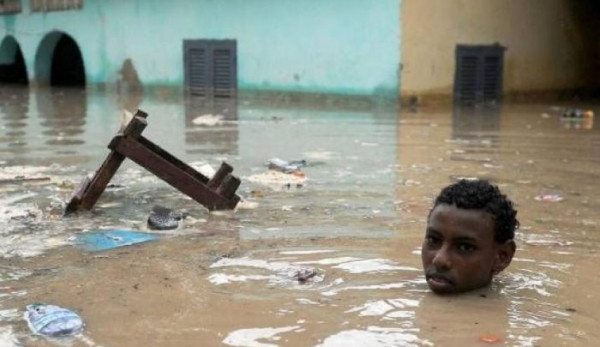 مقتل 10 أشخاص ونزوح أكثر من 270 ألفا جراء فيضانات بالصومال