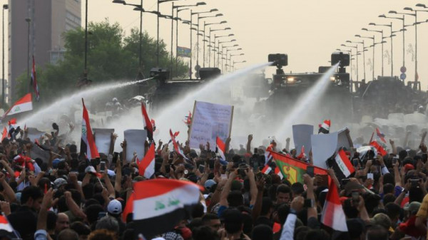 قتلى وجرحى من المتظاهرين العراقيين أمام القنصلية الإيرانية بكربلاء