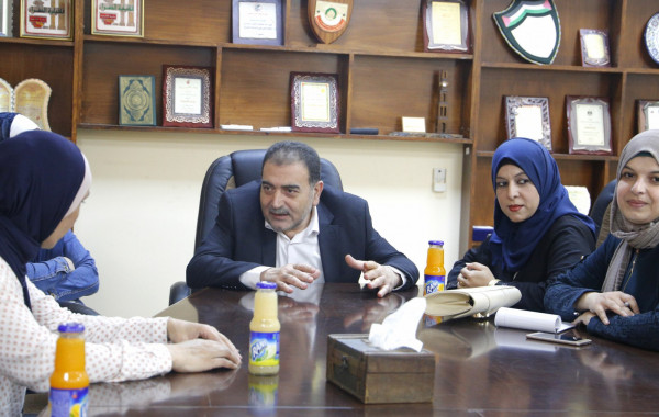 رئيس بلدية قلقيلية يستقبل البرلمان الطلابي في مدرسة الشهداء الأساسية المختلطة