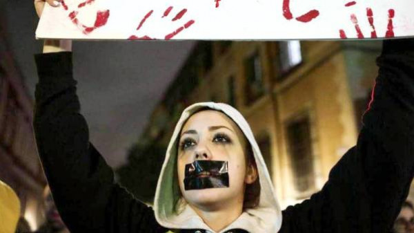 حكم "صادم" على مغتصبين يفجر غضب الإسبان